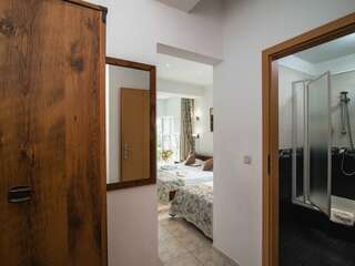 Гостевой дом Онейро Алупка Стандартный трехместный номер-4