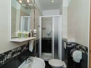 Гостевой дом Онейро Алупка Небольшой двухместный номер с 1 кроватью или 2 отдельными кроватями-3