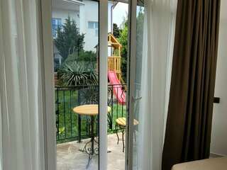 Гостевой дом Онейро Алупка Улучшенный номер с кроватью размера «king-size» или 2 отдельными кроватями-3