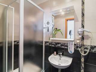 Гостевой дом Онейро Алупка Стандартный трехместный номер-13