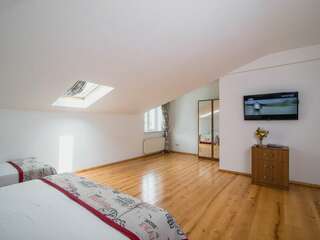 Гостевой дом Онейро Алупка Стандартный семейный номер-1