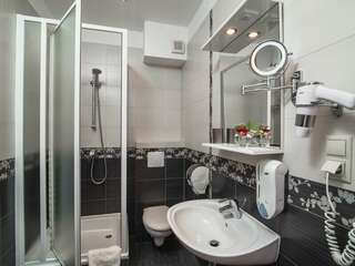 Гостевой дом Онейро Алупка Стандартный трехместный номер-11