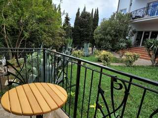 Гостевой дом Онейро Алупка Улучшенный номер с кроватью размера «king-size» или 2 отдельными кроватями-2