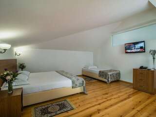 Гостевой дом Онейро Алупка Стандартный трехместный номер-10