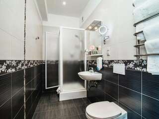 Гостевой дом Онейро Алупка Четырехместный номер с балконом-3