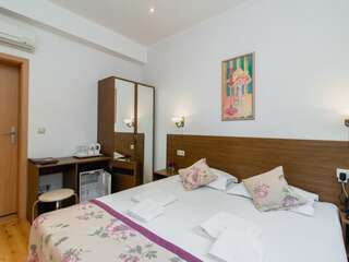 Гостевой дом Онейро Алупка Небольшой двухместный номер с 1 кроватью или 2 отдельными кроватями-11