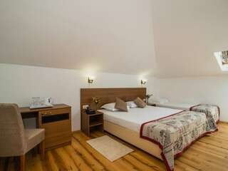 Гостевой дом Онейро Алупка Стандартный семейный номер-4